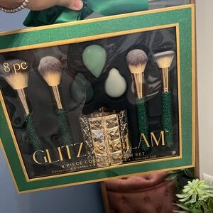 Glitz & Glam 8-Piece Green Makeup Brush Set
